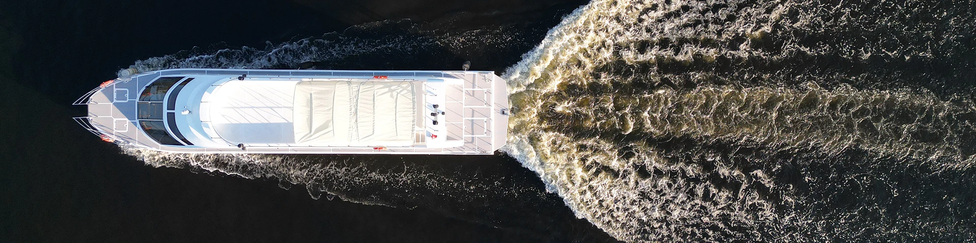 Monohull Yolcu Teknesi