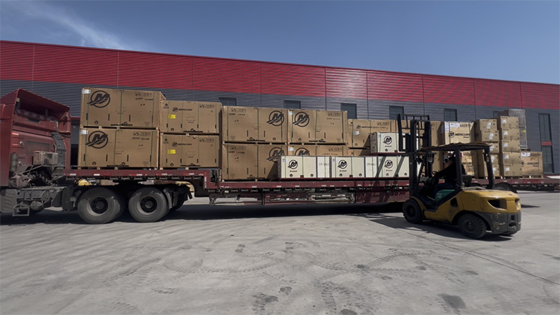 Lawada® şirketine iki kamyon yükü ithal Merkür motoru geldi!